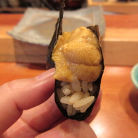 寿司 あさ海 - 浅海さんは、海胆を熟成させて旨味を上げる