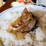 大門茶屋いろり - 先ずはオンザライスで食らう