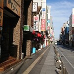 ガスト - お店のあるナンパ通り。奥の方にお店があります。