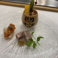 柳川 美熊野 鉄板ステーキ - 前菜。キッシュもあったんですが、食べちゃった。