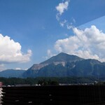 サン・ドルチェ - 矢尾百貨店の上階の窓から秩父のシンボル山のひとつ武甲山の雄大な佇まいを臨むことができます。