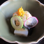 伊勢宮川の里 鄙茅 - 長芋と渡蟹の土佐酢ジュレかけ