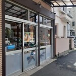 スパイスカレー ウチマサラ - 店舗外観。台風後の強風で看板は出てませんでした。