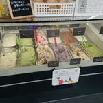 GELATERIA SHEETA - 全10種類。次に何食べるか楽しみ！