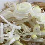 ラーメン もっけだの - 塩トンコツつけ麺ニンニクヤサイマシマシネギのつけ汁のネギ