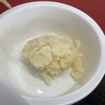 ラーメン もっけだの - 塩トンコツつけ麺ニンニクヤサイマシマシネギのニンニク（別皿）