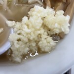 ラーメン もっけだの - 塩トンコツつけ麺ニンニクヤサイマシマシネギのつけ汁にニンニク投入