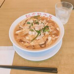 紅虎餃子房 - 赤い酸辣湯麺