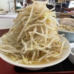 ラーメン もっけだの - 塩トンコツつけ麺ニンニクヤサイマシマシネギのつけ汁に追加ヤサイ投入