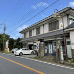 守屋酒造株式会社 - 歴史を感じる佇まい
守屋酒造前にはバス停『守屋前』