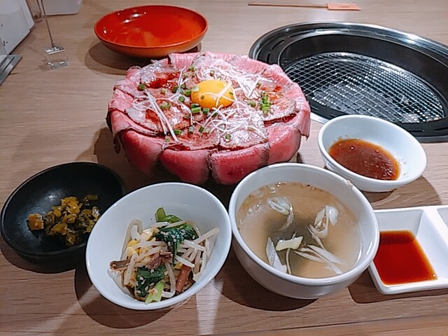 完成度の高い「鬼く丼（おにくどん）」』by VOICE3 : 浅草焼肉 たん鬼