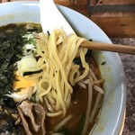 Benkei - ホルモン入味噌ラーメン　麺アップ