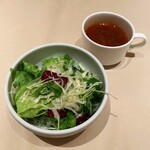 DAIJUTEI SHOKUDO - ダイダイライスに付くサラダとスープ。