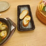 Mekikinoginji - アヒージョに付いてたパン