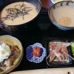 萬乃助 - 冷や汁、ゴマ、鯖の水煮の缶詰め、キュウリ、ミョウガ、鰹梅干し