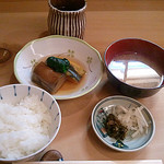 日本料理 松下 - ランチ1,050円、日替わり１種類なので、外にはメニューが出てません。