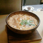 日本料理 松下 - 一人用土鍋で提供される親子丼。