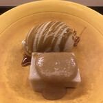 赤坂 菊乃井 - 昼懐石１３３１０円。黒蜜アイスクリーム　ピーナッツ豆腐。「こんなに美味しかった？」の筆頭です。アイスクリーム、黒蜜、ピーナッツ餡、ピーナッツ豆腐、一度に頬張ると幸せな味わいです（╹◡╹）（╹◡╹）