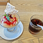 honohono - デザートの「パフェ仕立てのピーチメルバ」とランチのアイスコーヒー