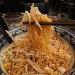 Asahikawaraamen Taito - 麺をリフトw