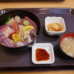 中央食堂 - 特上海鮮丼