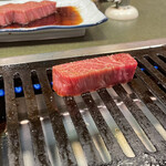 明月館・肉上手 - シャトーブリアン。第一印象、食感が「ゼリーみたい！」と思った。脂がサラサラしていてジューシーな割にあっさり食べられる。おいしい！