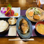 Maguroichi - 「まぐろ中落ち定食」1,280円税込み（フライ・煮魚・サラダ・ご飯付き）