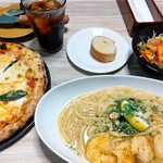 Trattoria bambina - 【2021.8.10(火)】えびジェノパスタ(乾麺・並盛・100g)1,350円＋マルゲリータ1,150円＋アイスコーヒー(モテコクーポンで無料)