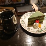 炭焼珈琲ヨシダ - 抹茶のケーキ