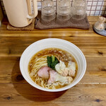 らーめん 穀雨 - 醤油ワンタン麺3個(900円)