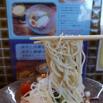 麺屋 春花 - 麺は細麺のストレート