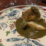 中華寝台 - 柚子の爽やかさでバランスの良い肝ソース。大根餅も美味しい。