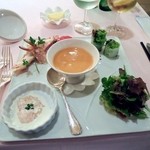ポン・ヌフ - 大きい前菜　鮪のサラダ　生の蟹の爪のクリームソース　カニみその茶わん蒸し
      生春巻き　タラバガニ生クリームソース