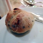 ポン・ヌフ - 自家製のパン　黒ゴマとハチミツを練り込んだもの。