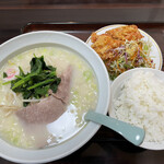 Chuukasaibou Rou - 本店セット（豚骨ラーメン、若鶏の唐揚げ、ライス）660円