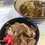 福いち - そろいぶみ　ラーメンを食べ進めて四分目あたりで丼着！