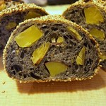 シニフィアン シニフィエ - さつまいものパン（正式名忘れました）断面