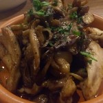 ワイン食堂 イナセヤ キッチン - ツブ貝ときのこのガーリックソテー