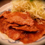 高尾 煉瓦屋 - 霧島生姜焼き御膳 130g　霧島高原産の肉厚の生姜焼きです。 ビタミンB1が豊富で柔らかい肉に生姜をたっぷり使った、自家製の甘辛ダレで仕上げました。 煉瓦屋の看板メニューの一つです。ご飯、お味噌汁、お漬物、冷