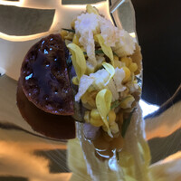 SALONE TOKYO - ランチコース４８４０円。甘海老とトウモロコシ。海老出汁のカタラーナが素晴らしく、甘海老、トウモロコシと甘さの三重奏です（╹◡╹）。器が金色でキラキラです
