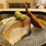 道人 - 5.【凌ぎ】
      淡路：岩屋の鬼鯵寿司、特注バチコ半生炙り