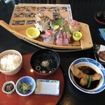 網元料理 徳造丸 - 大漁船盛り刺身膳　2,750円