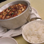 陳・麻婆豆腐ハーフサイズ（熱湯が入った冷めない容器に入っています）