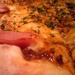 トレンタ - ミートソースとソーセージのピザ