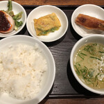 六傳屋 - 定食に付いてくるセット