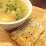 KAKO - 今日のｼﾁｭｰは白身魚入りｼﾞﾝｼﾞｬｰｼﾁｭｰ♫