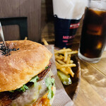 Jack37Burger - バリネスペッパージャックチーズバーガー＋・パクチー&アイスコーヒー