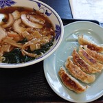 新来軒 - 料理写真:チャーシュー麺と餃子