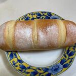 ホルン - 料理写真:お米パン３０２円。
 
秋田美桜酵母でつくられた発酵種とあきたこまち米粉を使ったパンです。