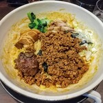 ユタの店 - 汁無し坦々麺！こちらのお店は担々麺がメインですが汁無しはディナー限定です！バラチャーシュー、細切りチャーシュー、挽肉、トッピングの牛スジと肉だらけ！